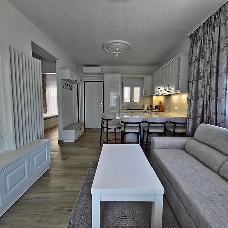 Royal Apartments - Nikiti ภายนอก รูปภาพ