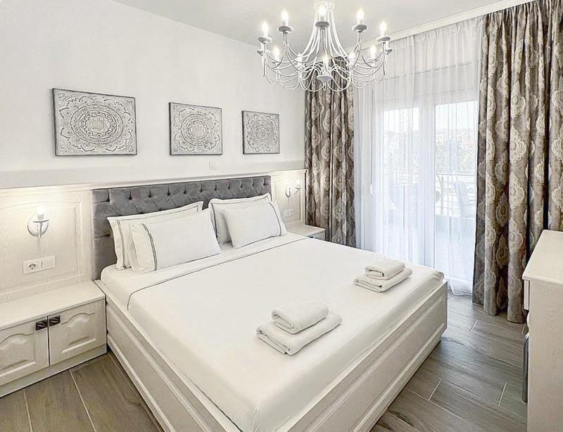 Royal Apartments - Nikiti ภายนอก รูปภาพ
