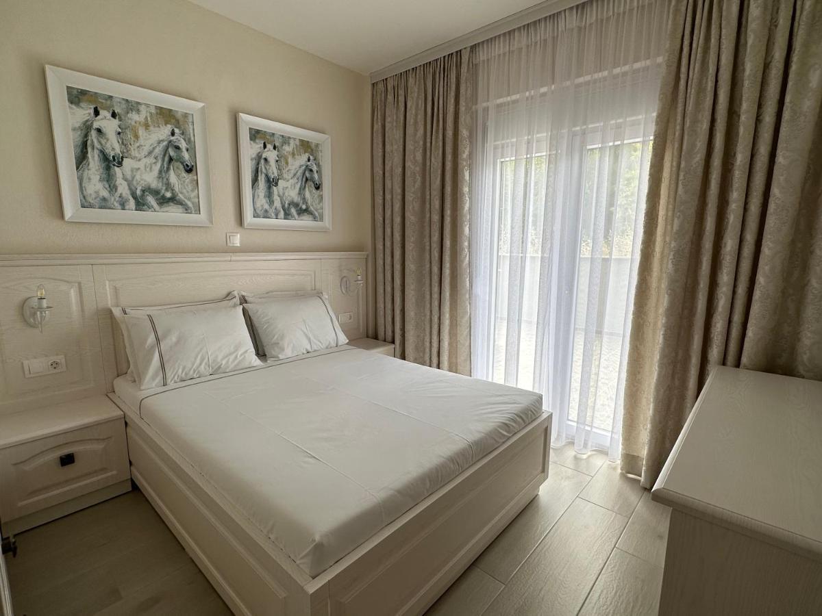 Royal Apartments - Nikiti ภายนอก รูปภาพ