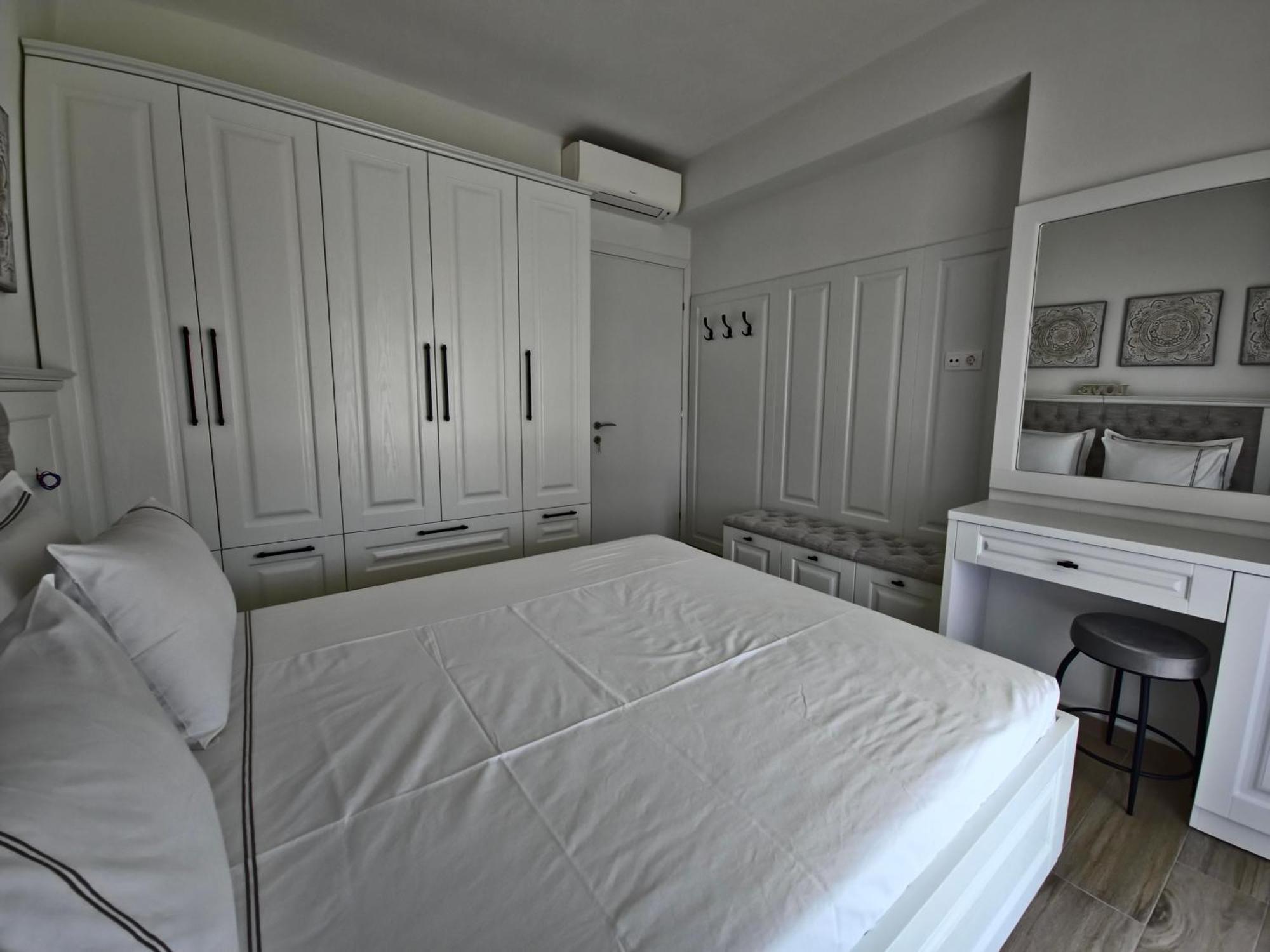 Royal Apartments - Nikiti ภายนอก รูปภาพ