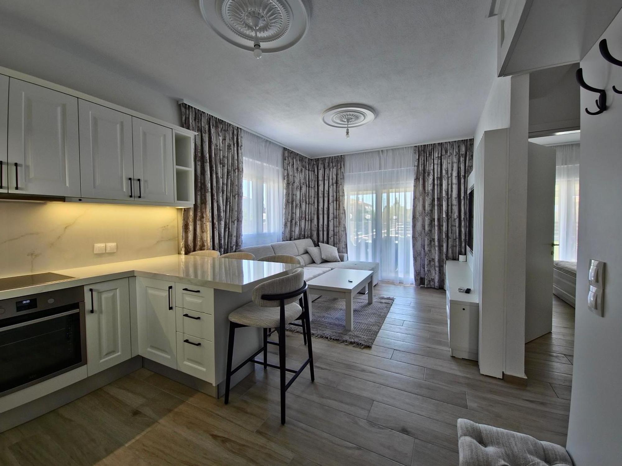 Royal Apartments - Nikiti ภายนอก รูปภาพ
