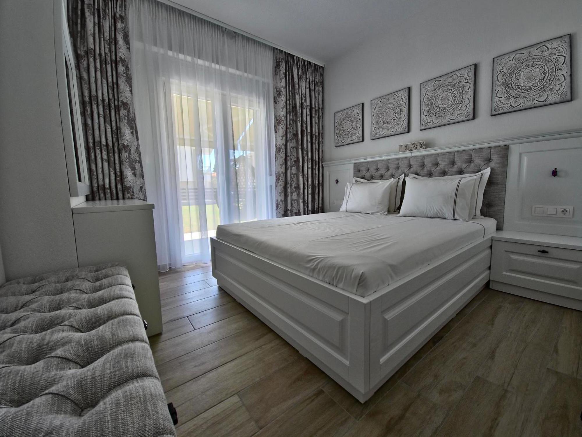 Royal Apartments - Nikiti ภายนอก รูปภาพ